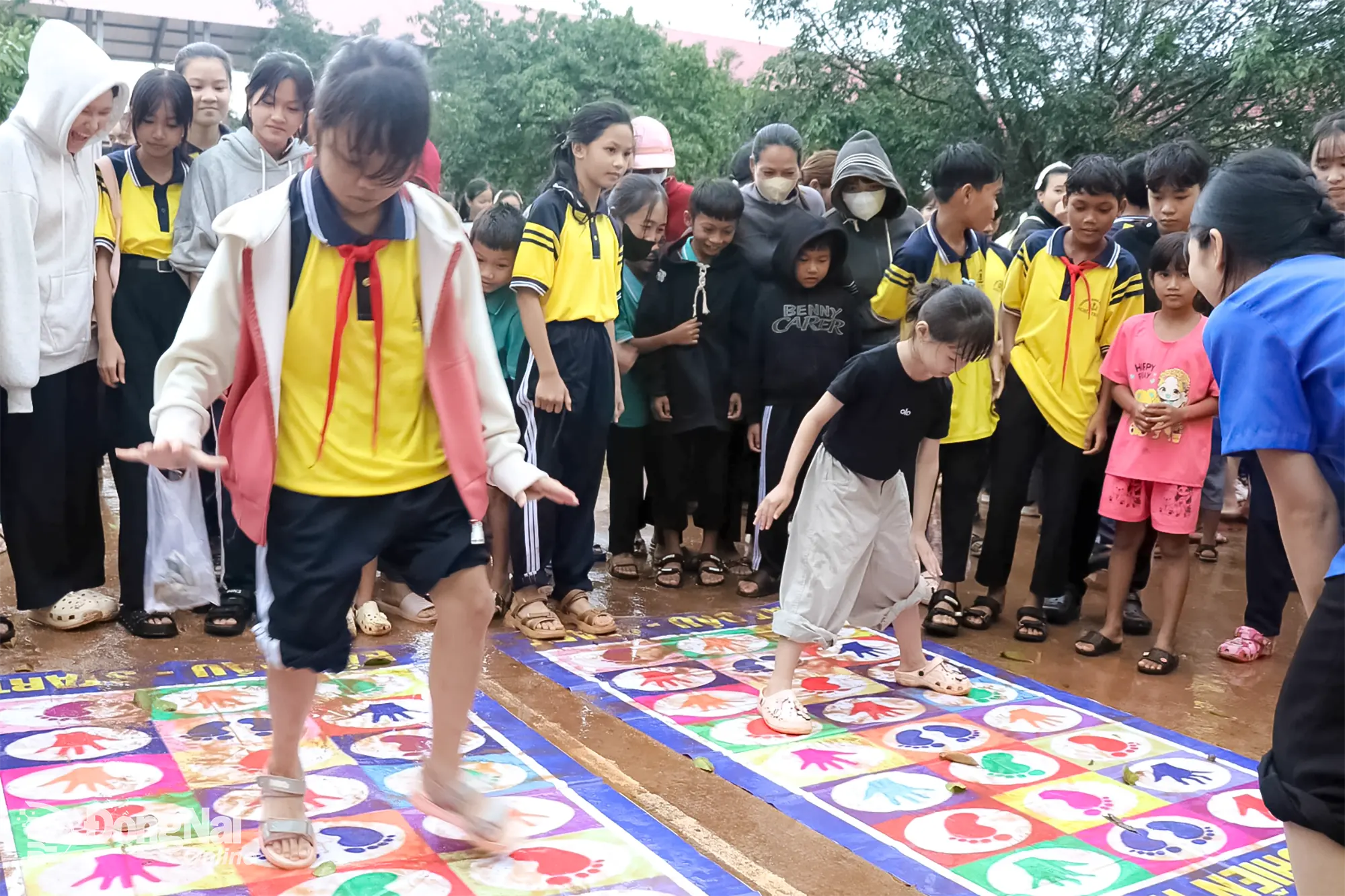 Students immerse themselves in lively games. Photo: Ngoc Huyen


