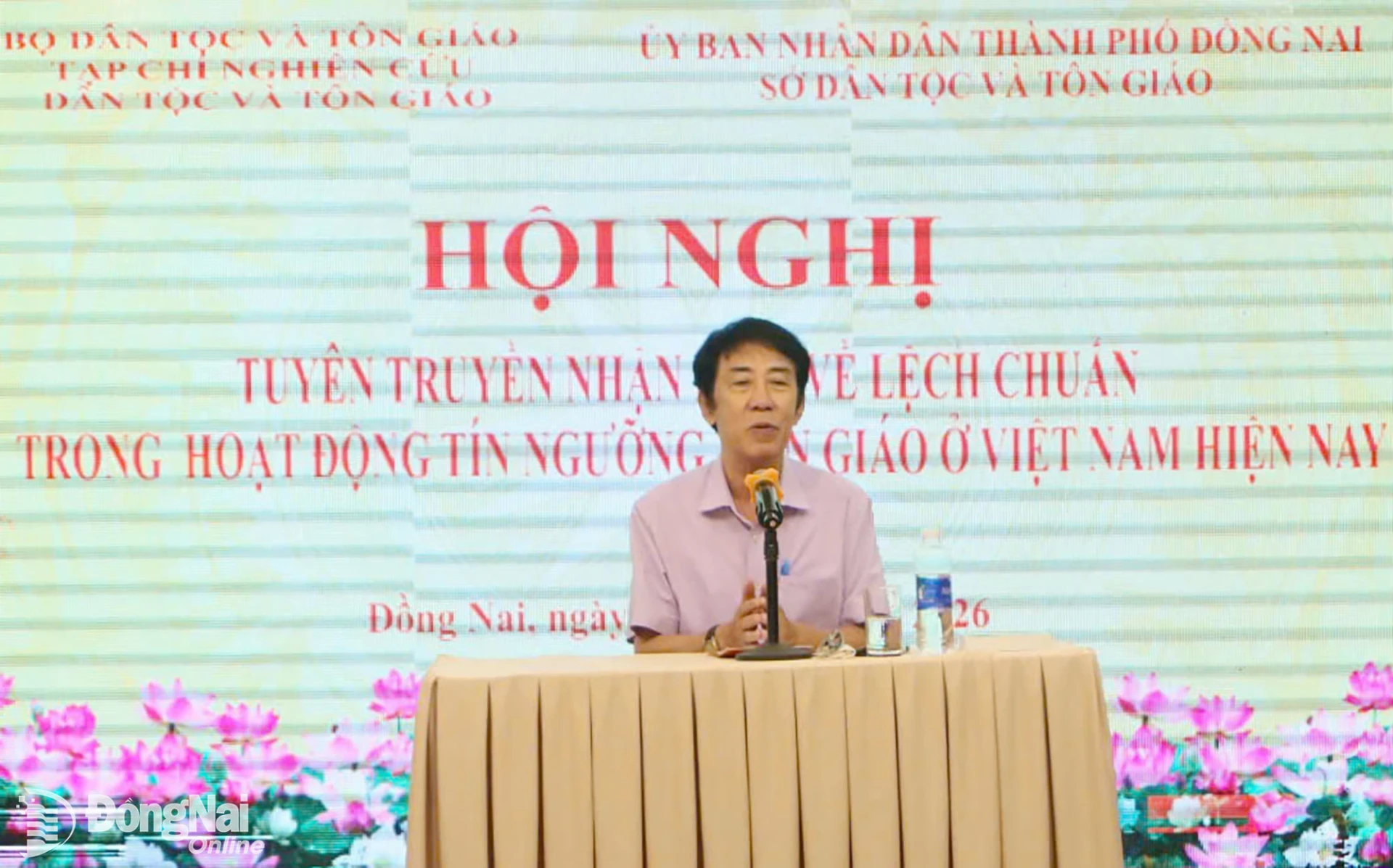PGS.TS Nguyễn Thanh Xuân, nguyên Phó Trưởng ban Thường trực Ban Tôn giáo Chính phủ thông tin tại hội nghị. Ảnh: Văn Truyên