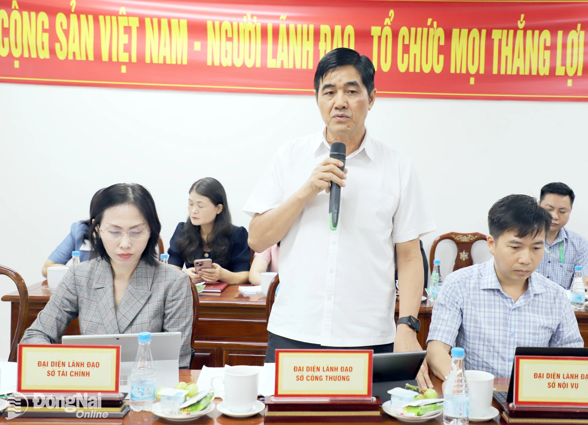 A representative of the leadership of the Department of Industry and Trade speaks at the working session. Photo: My Ny