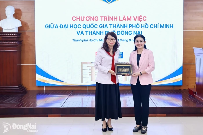 Phó Bí thư Thường trực Thành ủy Đồng Nai Tôn Ngọc Hạnh làm việc với Đại học Quốc gia Thành phố Hồ Chí Minh