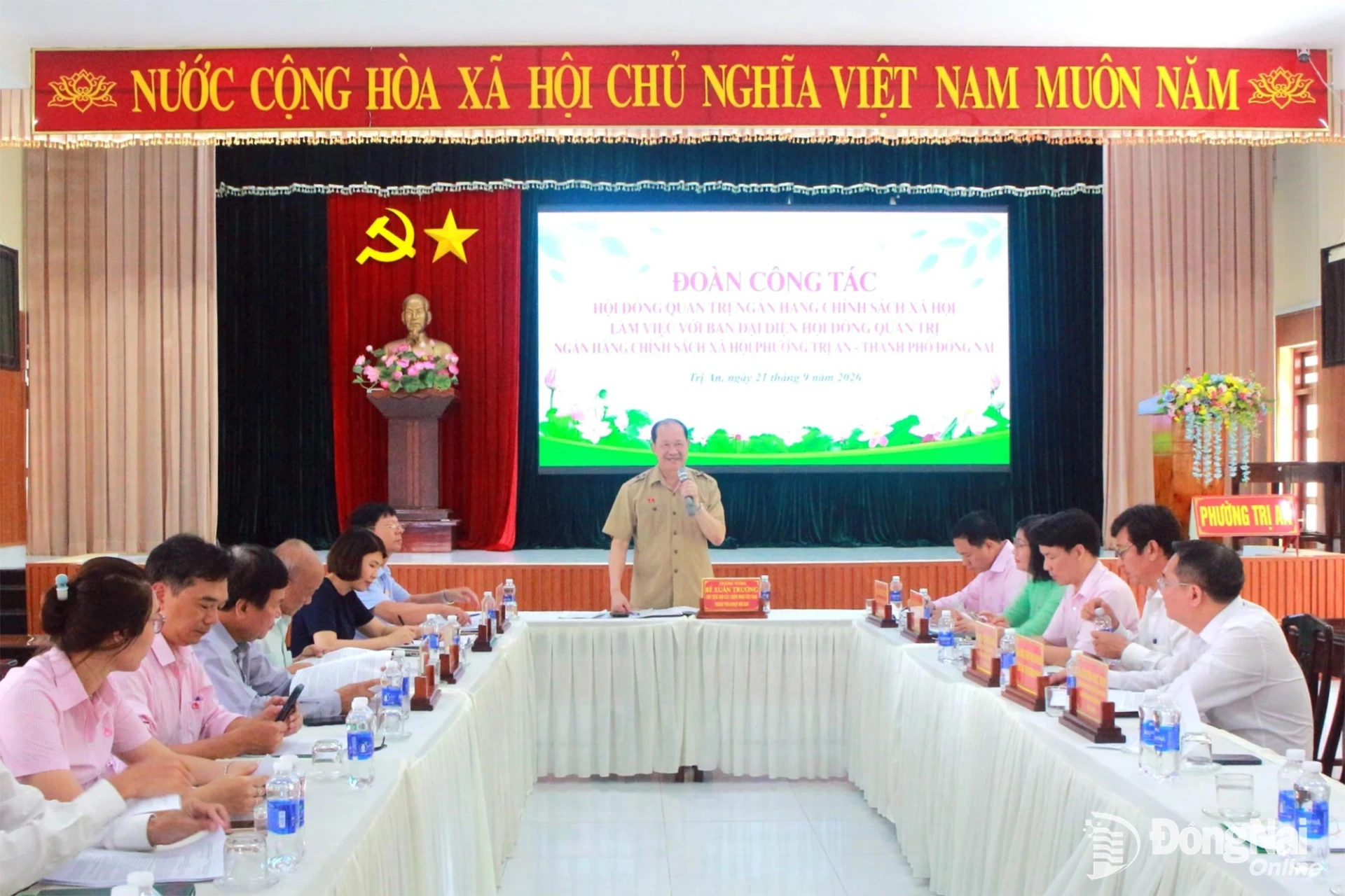 Thượng tướng Bế Xuân Trường, Phó Chủ tịch Ủy ban Trung ương MTTQ Việt Nam, Chủ tịch Hội Cựu chiến binh Việt Nam, Ủy viên Hội đồng quản trị Ngân hàng Chính sách xã hội Việt Nam phát biểu tại buổi làm việc. Ảnh: N.Hòa