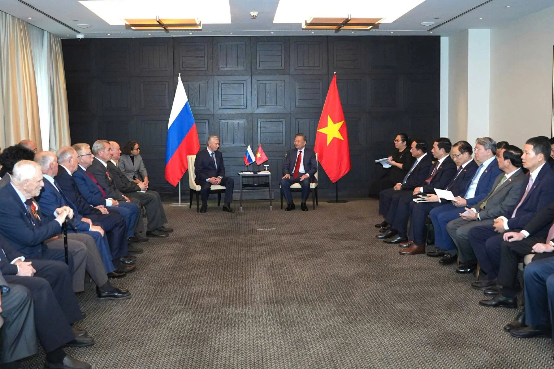 Tổng Bí thư, Chủ tịch nước Tô Lâm tiếp Chủ tịch Đảng Cộng sản Liên bang Nga Gennady Zyuganov. Ảnh: Thống Nhất - TTXVN
