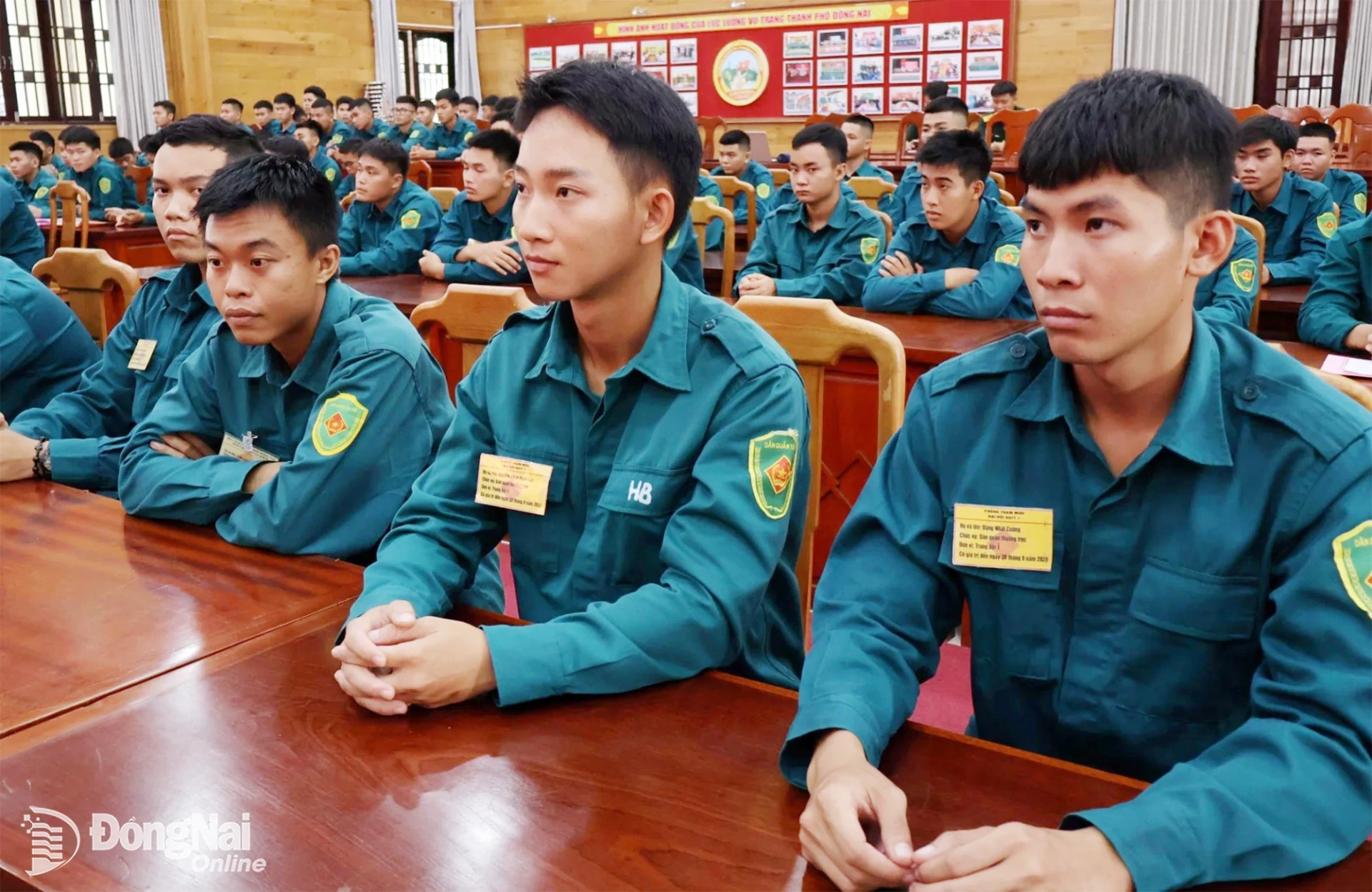 Lực lượng dân quân thường trực hoàn thành khóa huấn luyện. Ảnh: Nguyệt Hà
