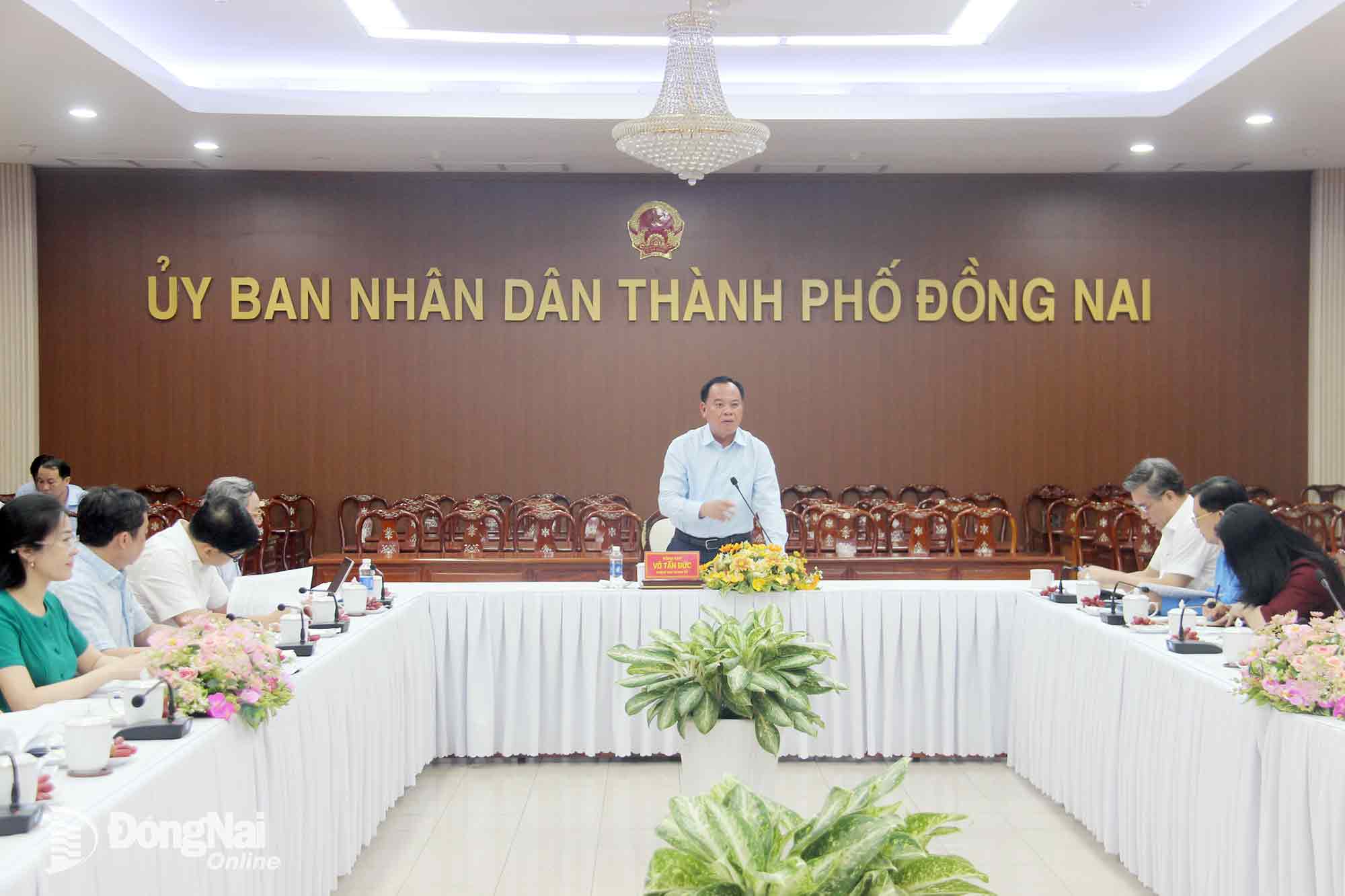 Phó Bí thư Thành ủy Võ Tấn Đức chủ trì buổi làm việc với các đơn vị, sở ngành. Ảnh: Trần Danh