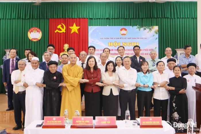 Ký kết chương trình phối hợp bảo vệ môi trường với 17 tổ chức tôn giáo, cơ sở tín ngưỡng