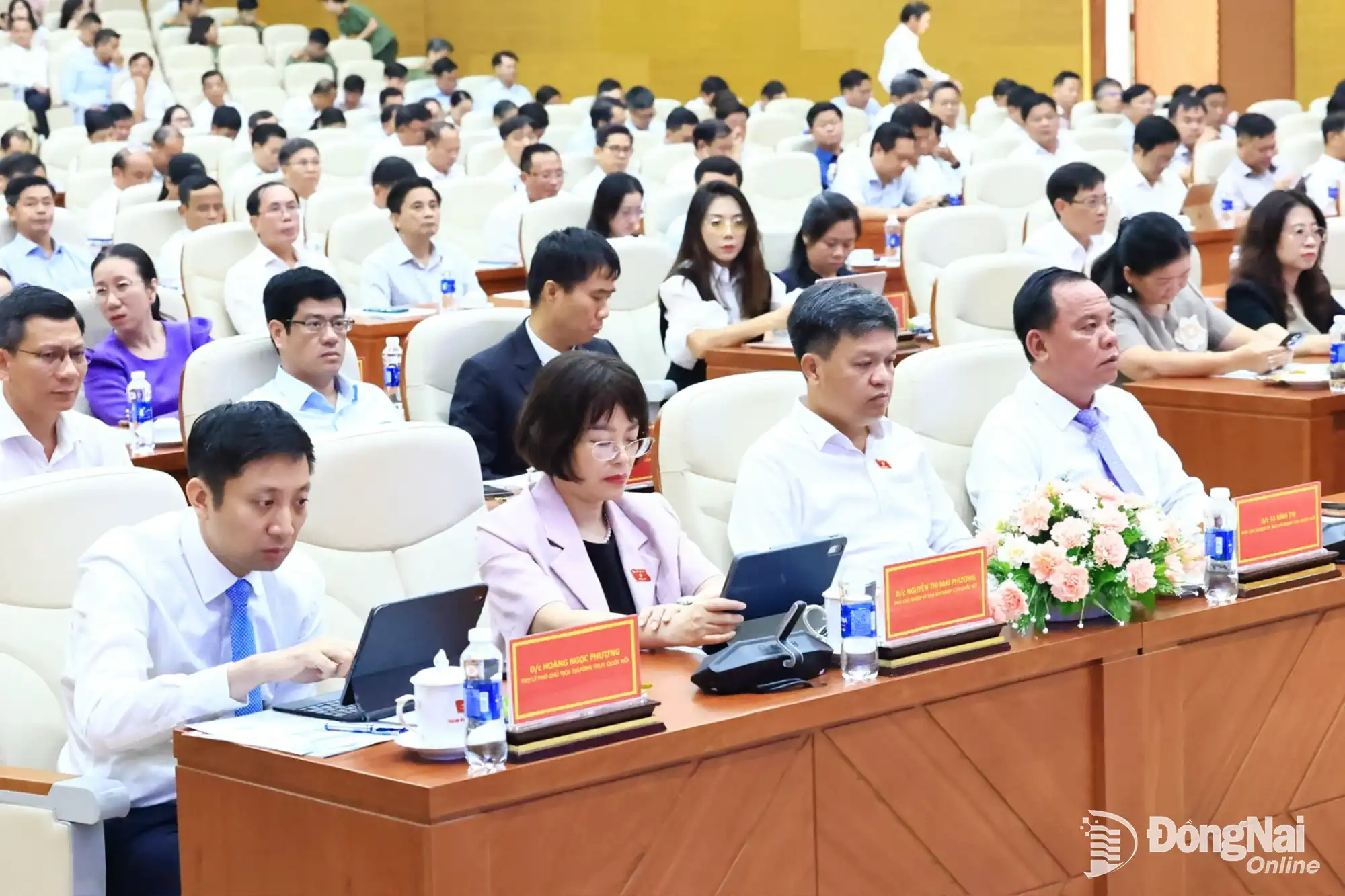 Các đồng chí lãnh đạo Quốc hội, Ủy ban Khoa học - Công nghệ và Môi trường của Quốc hội và thành phố Đồng Nai dự hội nghị. Ảnh: Công Nghĩa