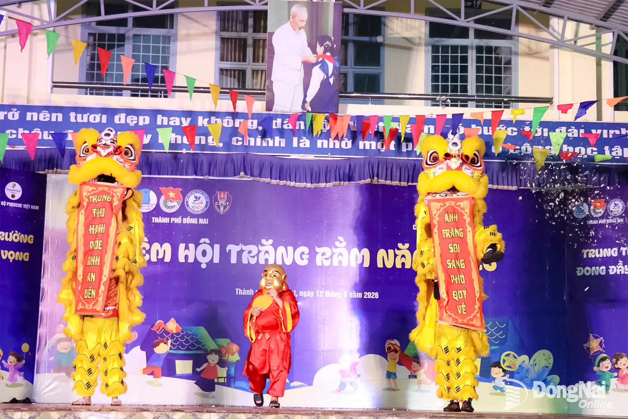 The Full Moon Festival Night opens with a spectacular lion dance performance. Photo: Ngoc Huyen

