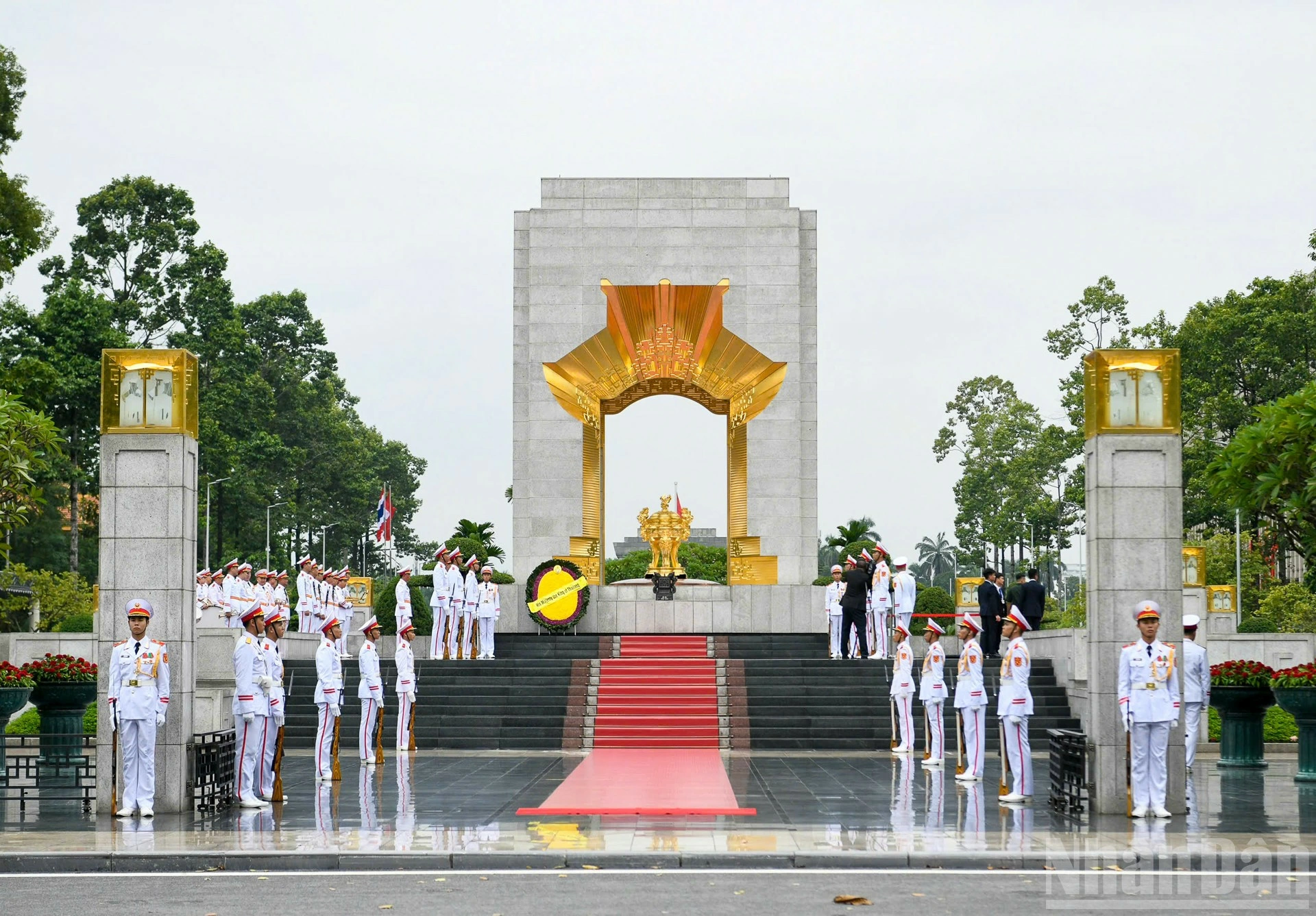 Đài tưởng niệm các Anh hùng liệt sĩ trên đường Bắc Sơn (Hà Nội).
