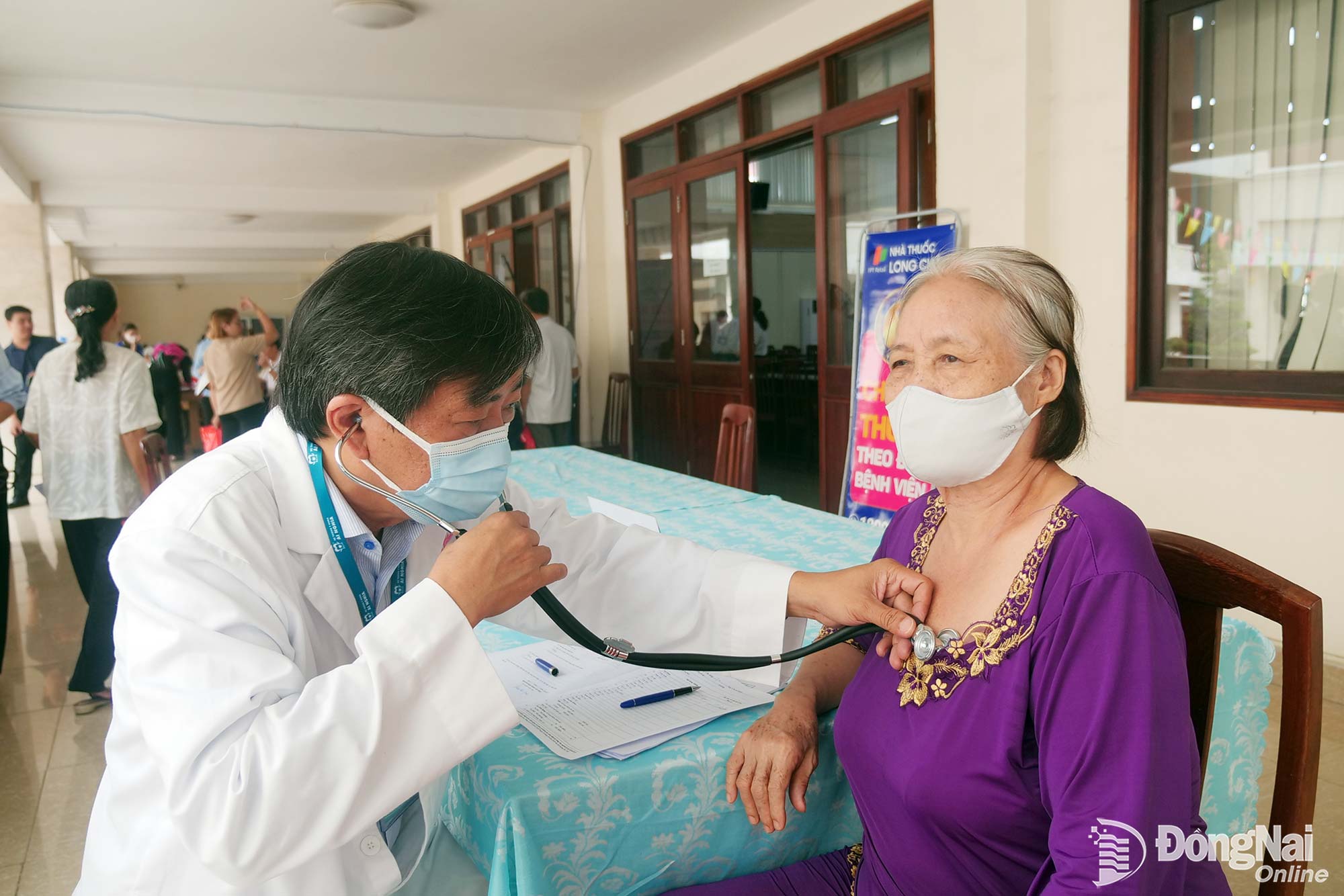 An elderly resident in Tran Bien Ward receives a free health checkup.

