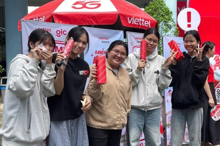 Viettel Tammi đồng hành cùng sinh viên Trường đại học Lạc Hồng trong năm học mới