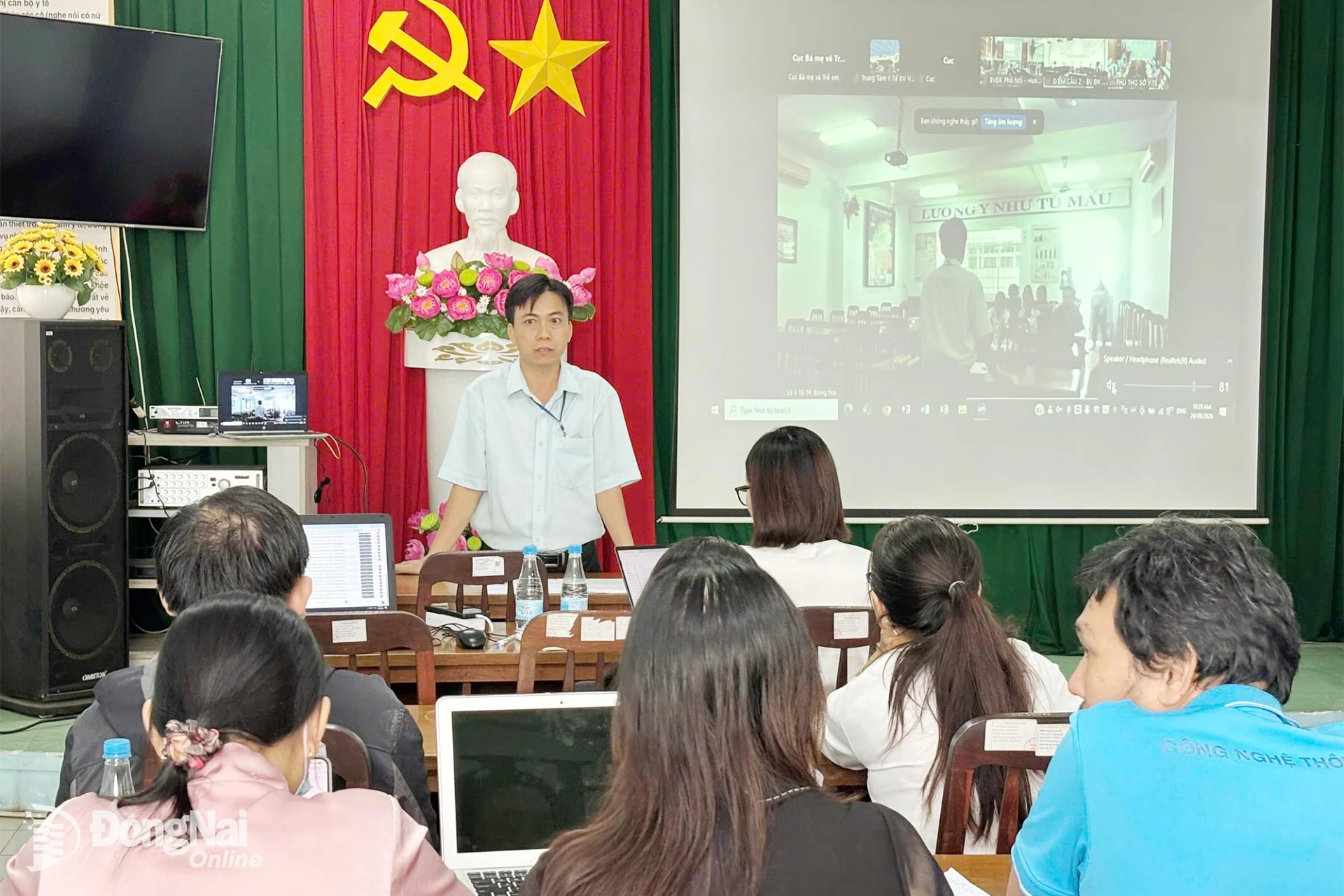 Thạc sĩ Trần Ngọc Quang, Phó Giám đốc Trung tâm Kiểm soát bệnh tật Đồng Nai báo cáo tại hội nghị. Ảnh: Xuân Hiệp