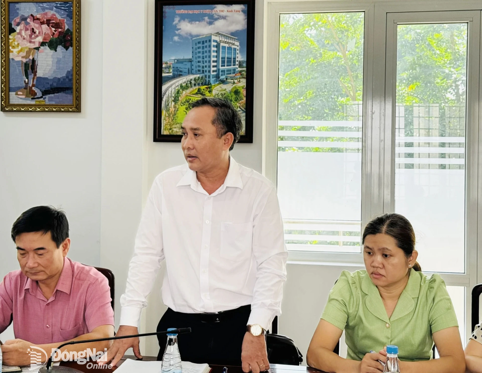 Giám đốc Trung tâm Y tế khu vực Long Thành Dương Minh Tân báo cáo tại buổi làm việc. Ảnh: Hạnh Dung