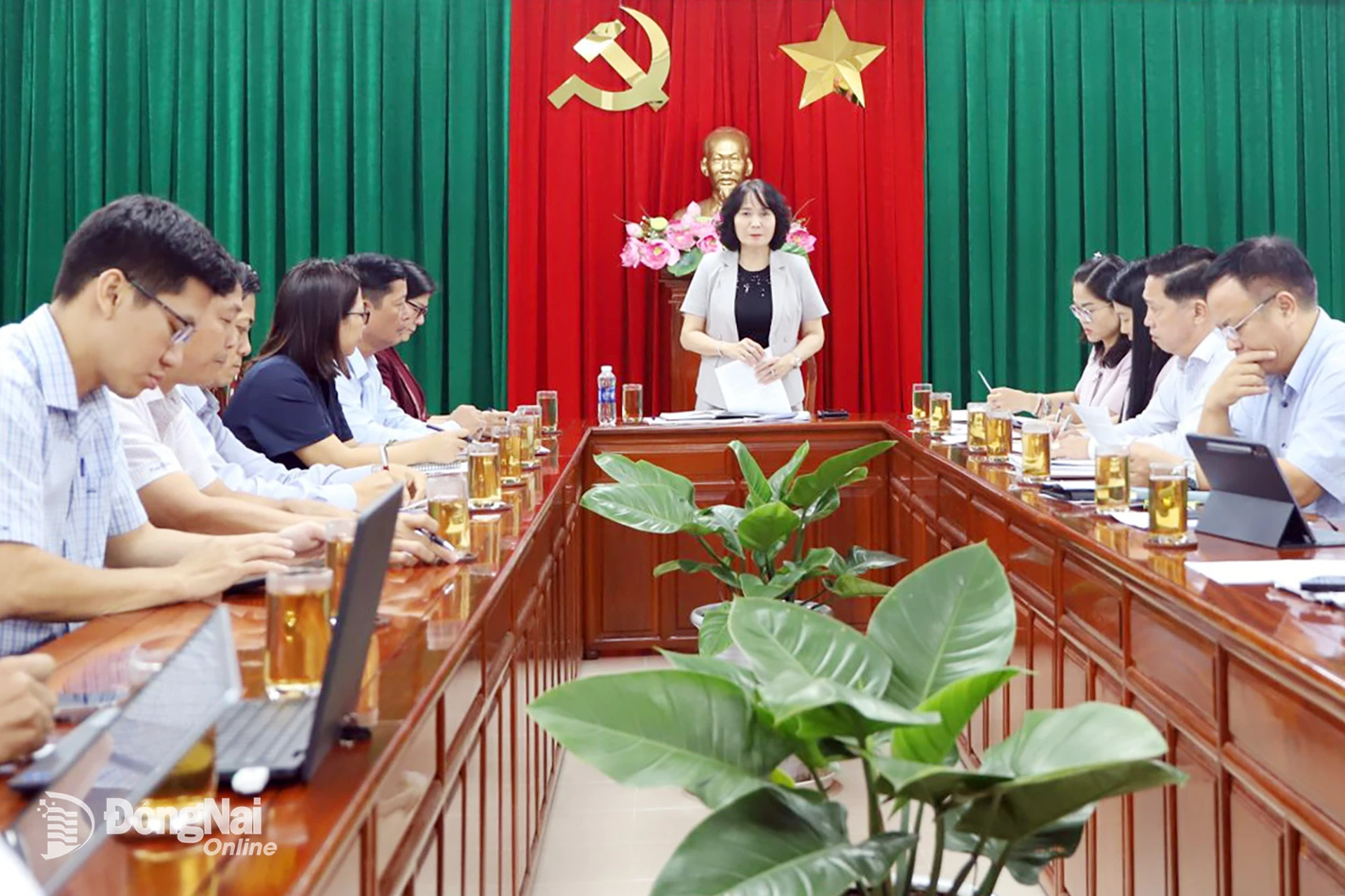 Thành ủy viên, Phó Chủ tịch UBND thành phố Nguyễn Thị Cát Tiên chủ trì buổi làm việc. Ảnh: B.Nguyên