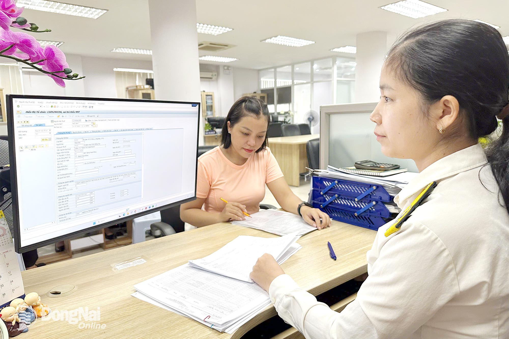 Người nộp thuế làm thủ tục thuế tại Thuế cơ sở 3, Thuế thành phố Đồng Nai.