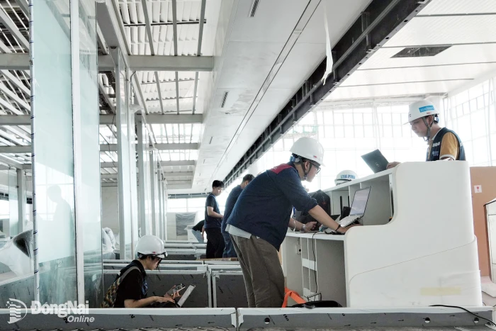 Đối với gói thầu 5.10, trong giai đoạn hoàn thiện hiện nay, ACV đang tập trung cao độ cho công tác điều phối, huy động nguồn lực và tổ chức thi công theo các mốc ưu tiên nhằm đảm bảo các điều kiện phục vụ công tác vận hành thử nghiệm. Ảnh: Phạm Tùng