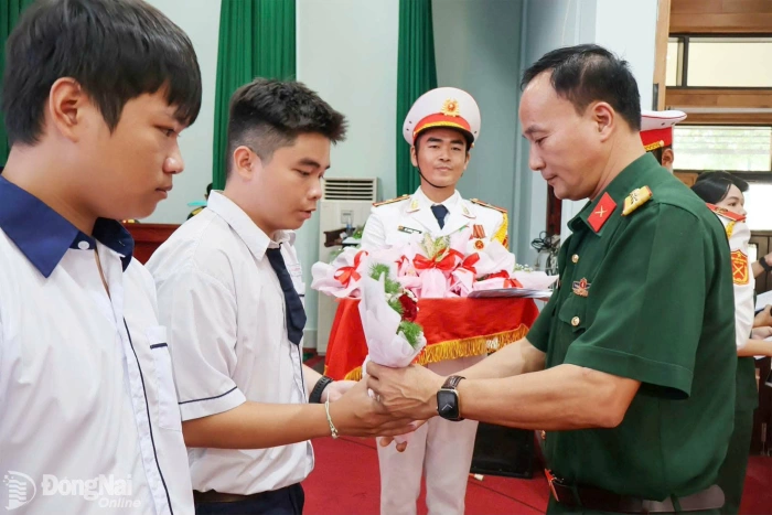 Tuổi trẻ lực lượng vũ trang sẵn sàng bước vào năm học mới