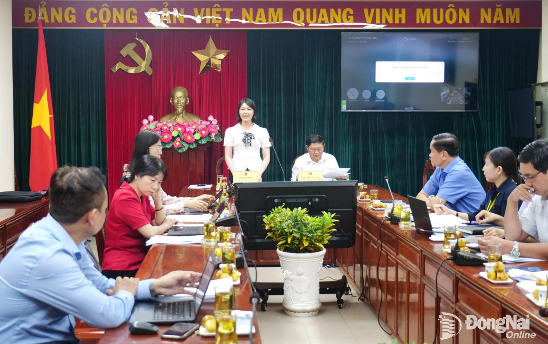 Ông Nguyễn Ngọc Lương và bà Đào Thị Triển, Phó Trưởng ban Văn hóa - Xã hội HĐND thành phố đồng chủ trì cuộc họp. Ảnh: Hạnh Dung
