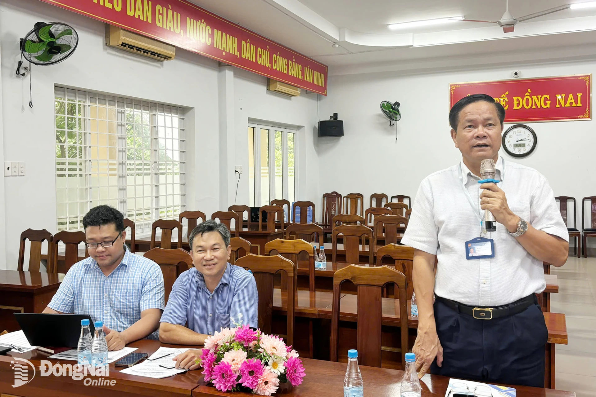 Phó Giám đốc Sở Y tế Nguyễn Văn Bình phát biểu tại hội nghị. Ảnh: Xuân Hiệp