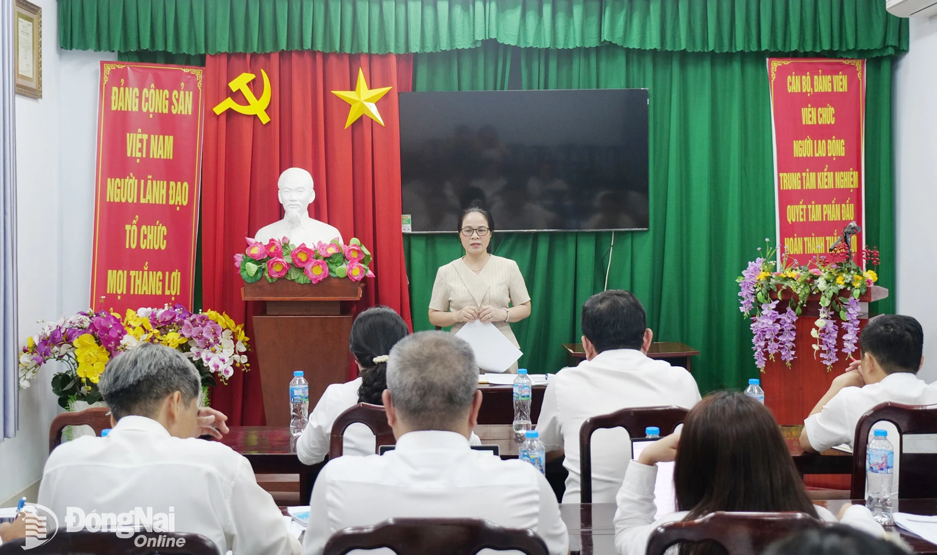 Giám đốc Sở Y tế Đồng Nai Đỗ Thị Nguyên chủ trì buổi làm việc. Ảnh: Hạnh Dung
