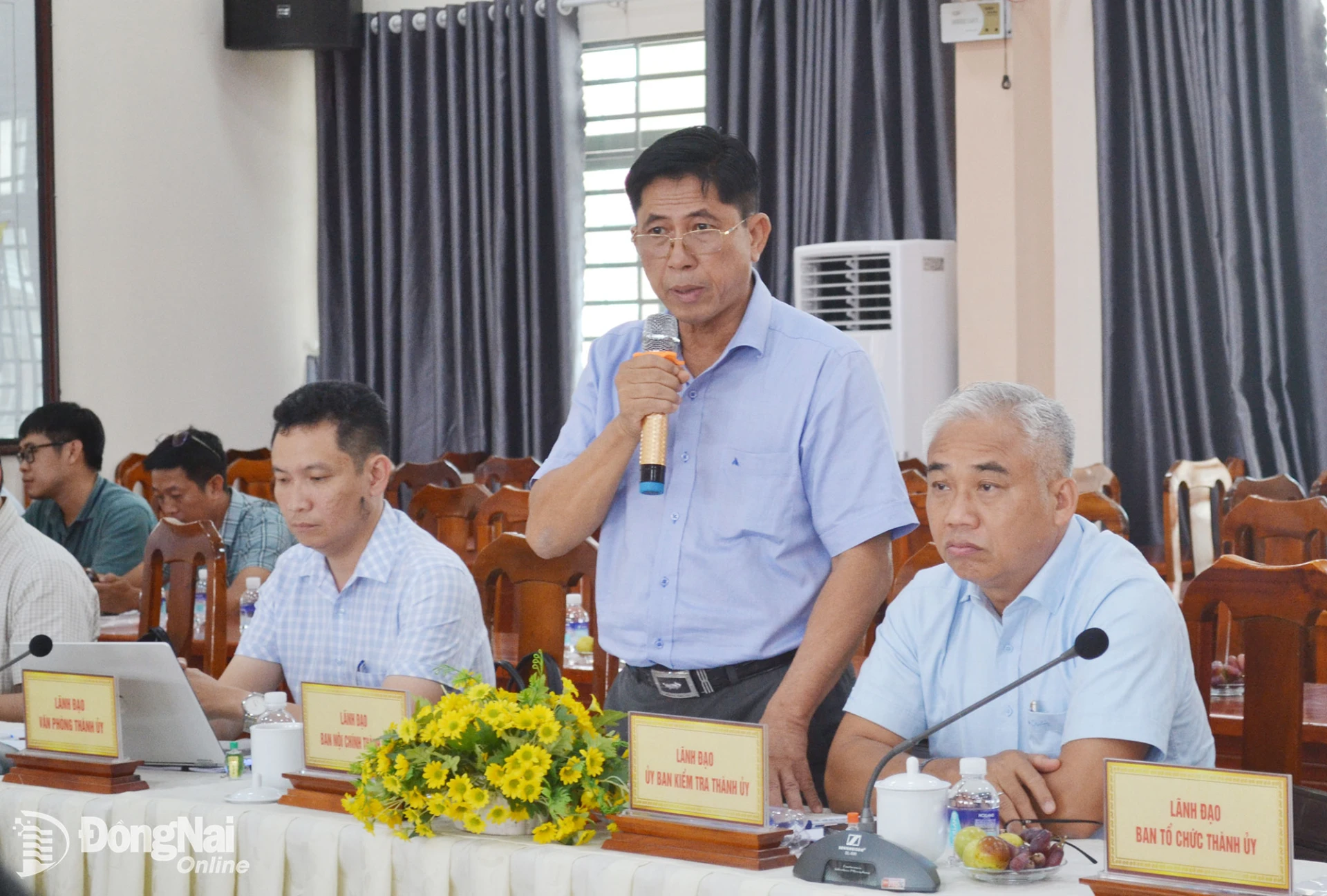 Phó Trưởng ban Nội chính Thành ủy Nguyễn Thanh Tùng phát biểu tại hội nghị. Ảnh: Phương Hằng