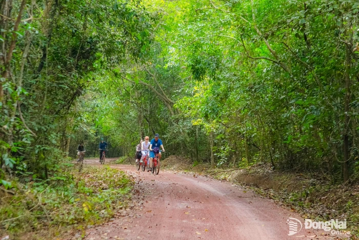 Phát triển du lịch bền vững