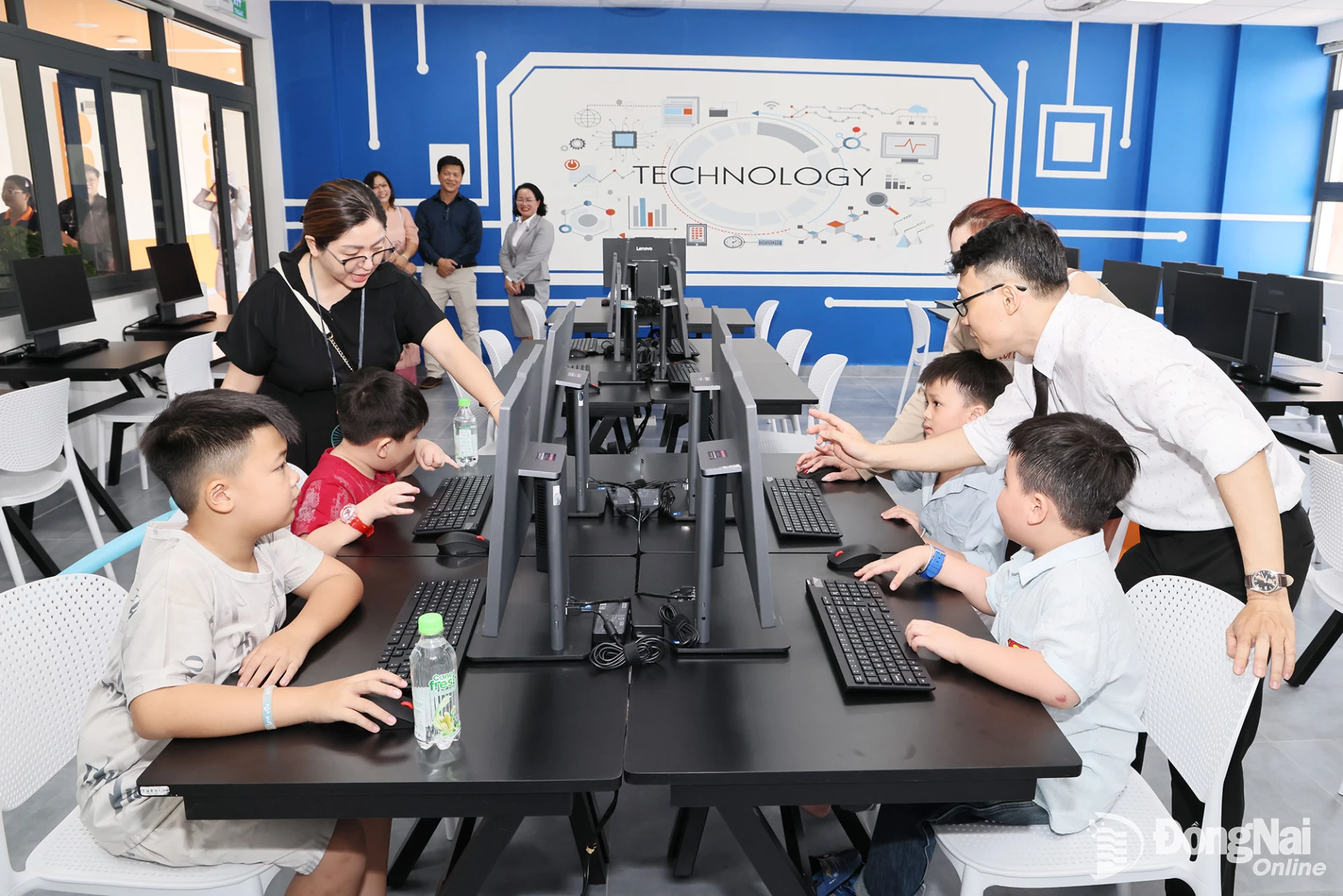 Học sinh Trường tiểu học Biên Hòa (phường Biên Hòa) được học tập trong môi trường hiện đại.