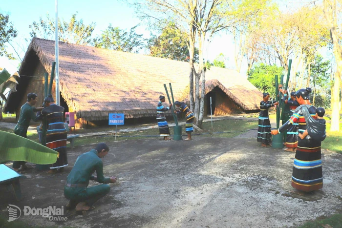 GIẢI TRÍ CUỐI TUẦN: Về Bom Bo trải nghiệm tập quán giã gạo chày tay của người Xtiêng, M’nông