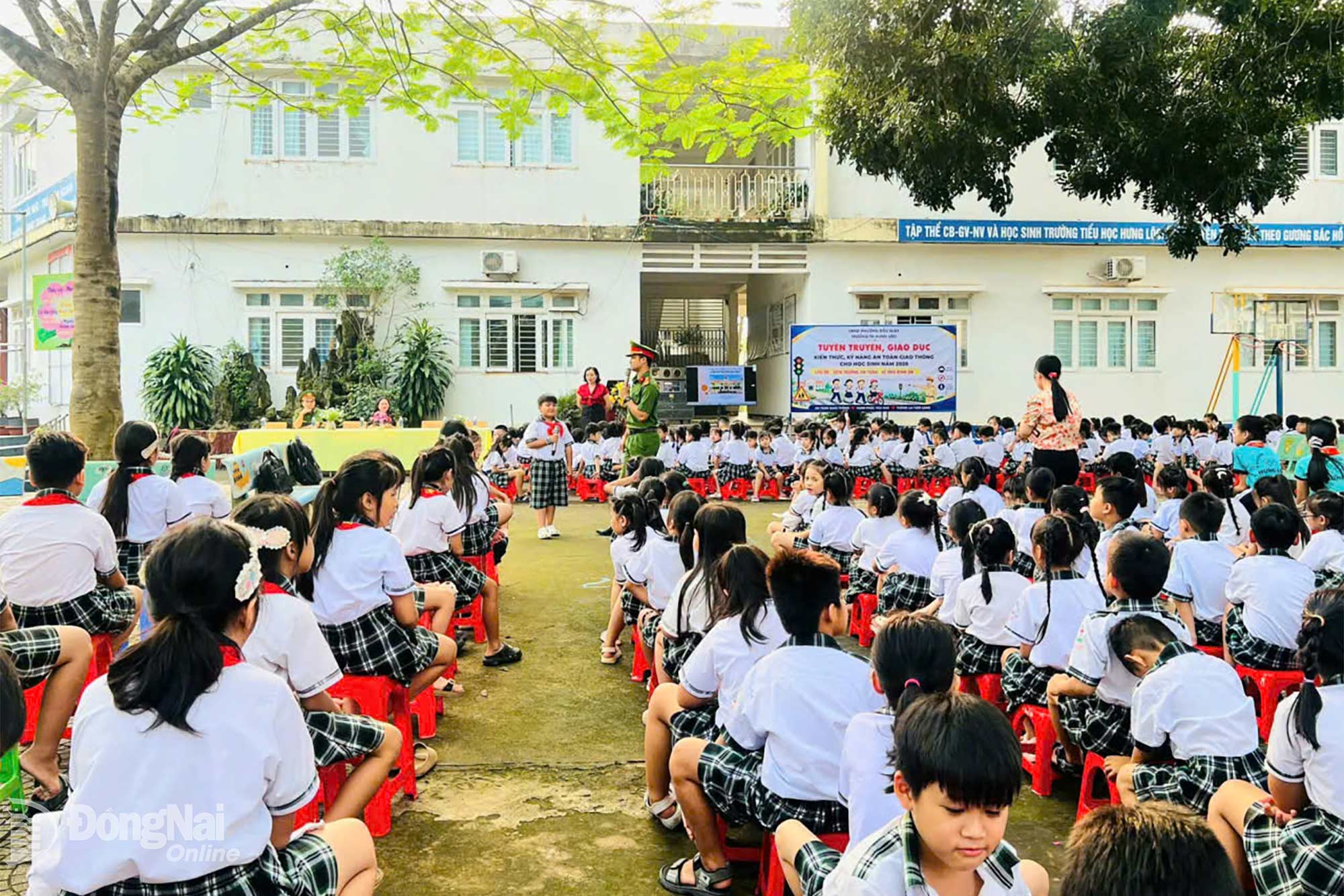 Quang cảnh buổi tuyên truyền. Ảnh: Nhật Quang