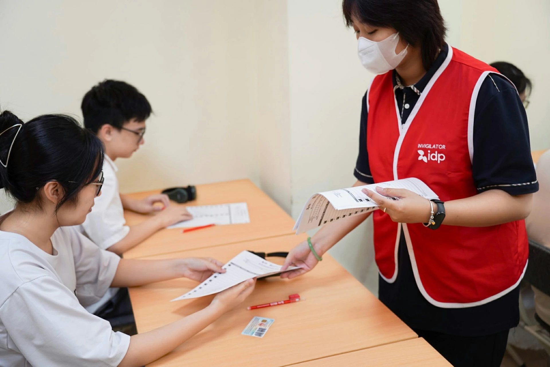 Nên có cái nhìn đúng về tấm bằng IELTS.