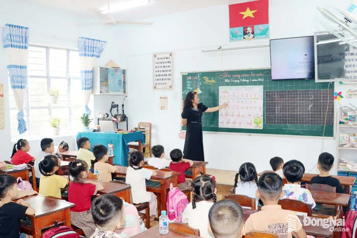 “Thay áo mới” cho trường học vùng sâu