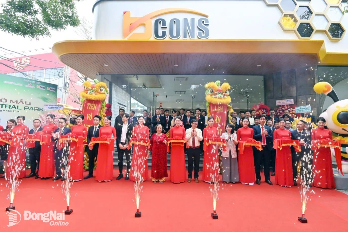 Tấp nập người tham quan nhà mẫu ‘căn hộ chuẩn xanh giữa lòng Biên Hòa’