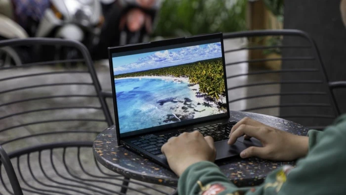MSI Prestige 13 Review: Siêu mỏng, xử lý công việc thần tốc với AI