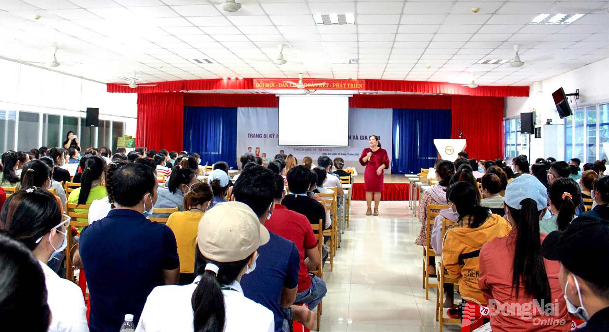 Một buổi tọa đàm về trang bị kỹ năng và tư vấn tâm lý hôn nhân gia đình cho 500 công nhân các công ty, doanh nghiệp trên địa bàn Đồng Nai năm 2022.