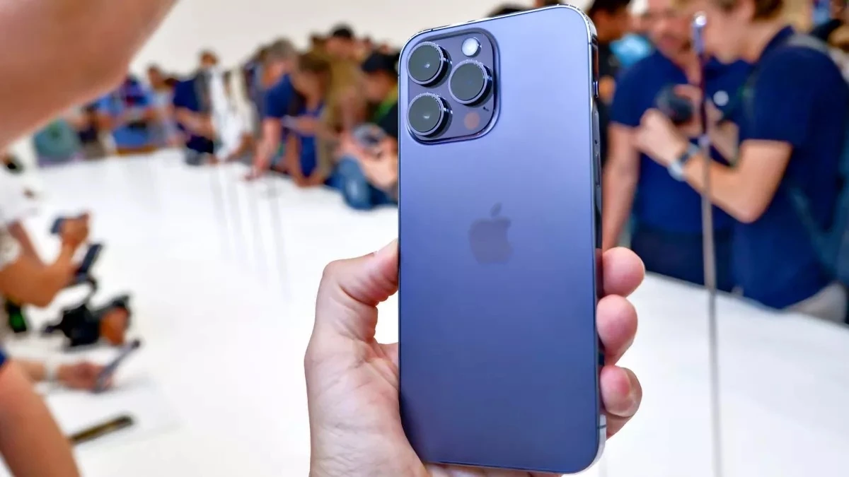 Nổi bật với màn hình lớn và camera 48MP.