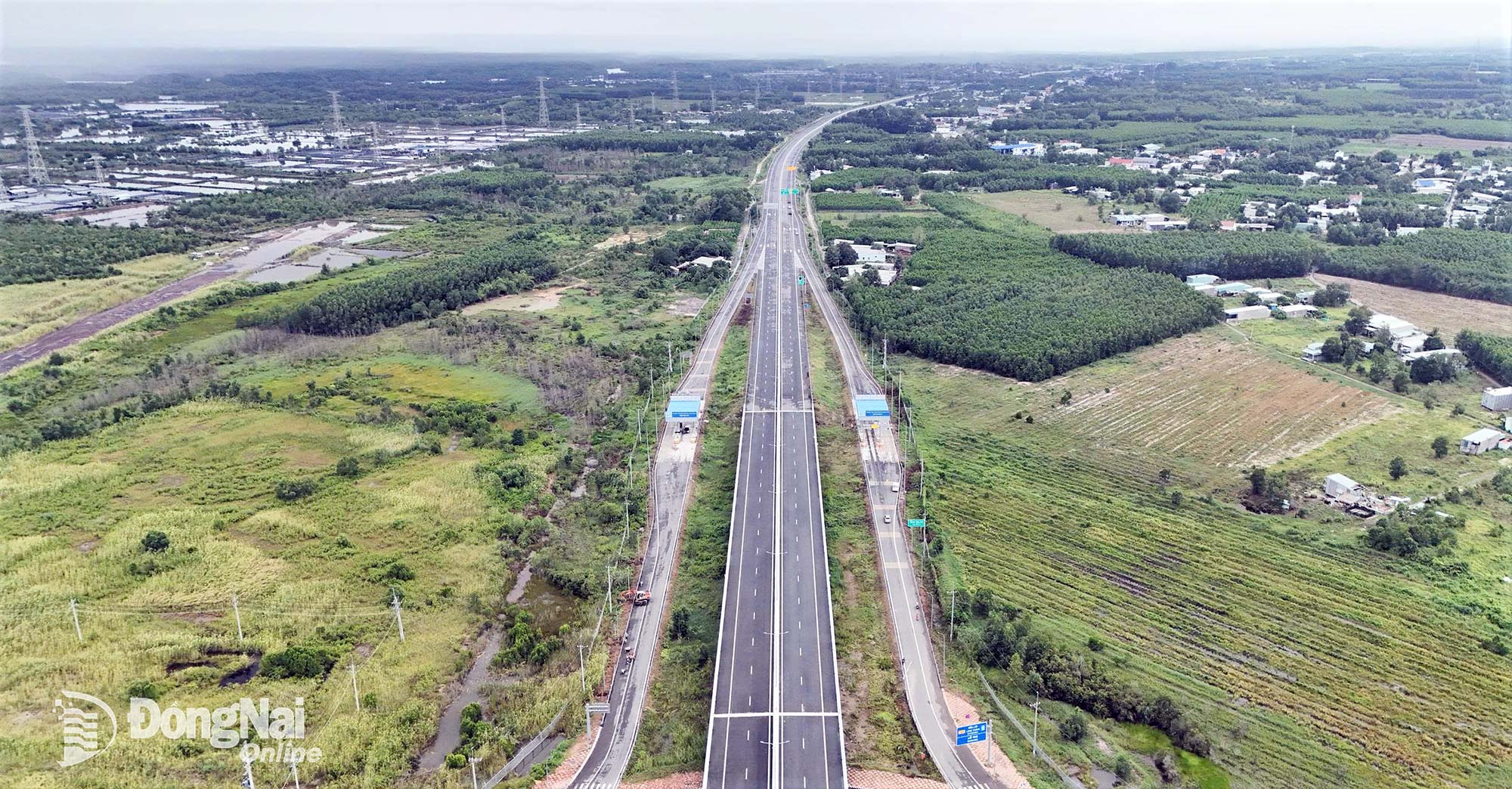 Toàn tuyến cao tốc Bến Lức - Long Thành dự kiến đưa vào khai thác từ 0h ngày 1-10-2026. Ảnh: Phạm Tùng