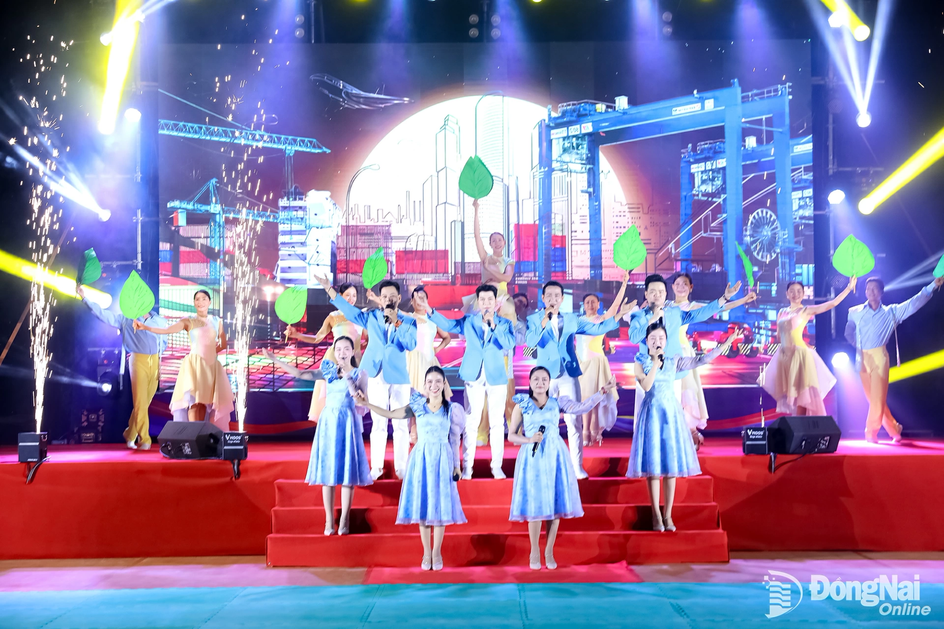 An artistic performance at the closing ceremony. Photo: Huy Anh - Thanh Nhan

