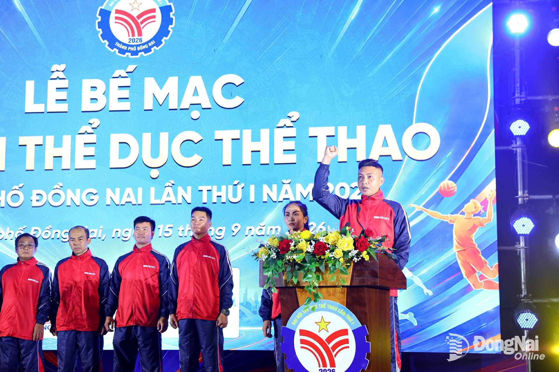 Coach Vu Dinh Tien, representing the coaching staff, pledges to strive for the highest achievements at the 10th National Sports Festival 2026. Photo: Huy Anh

