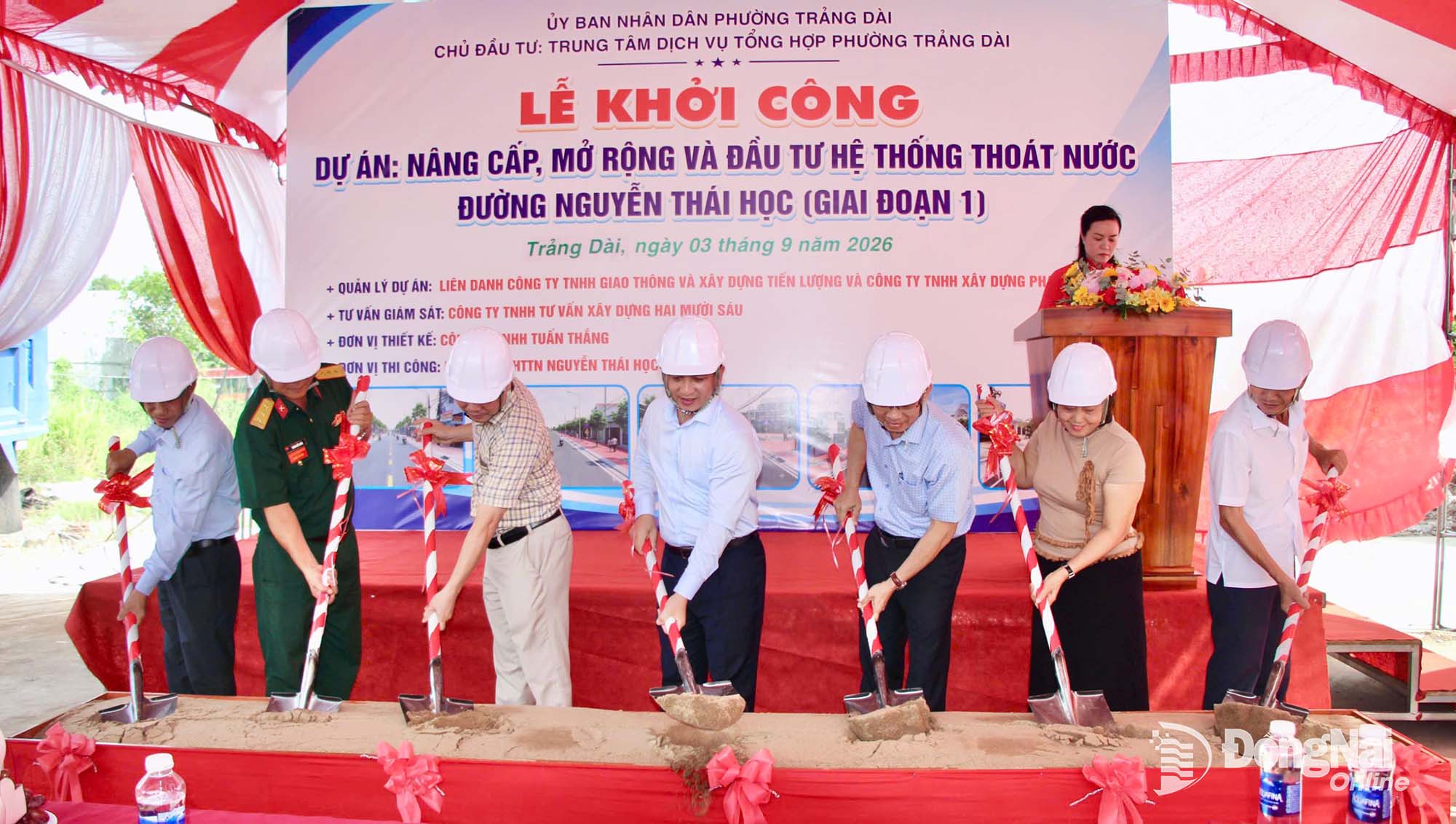 Lãnh đạo phường Trảng Dài và các đơn vị thực hiện nghi thức khởi công dự án. Ảnh: CTV