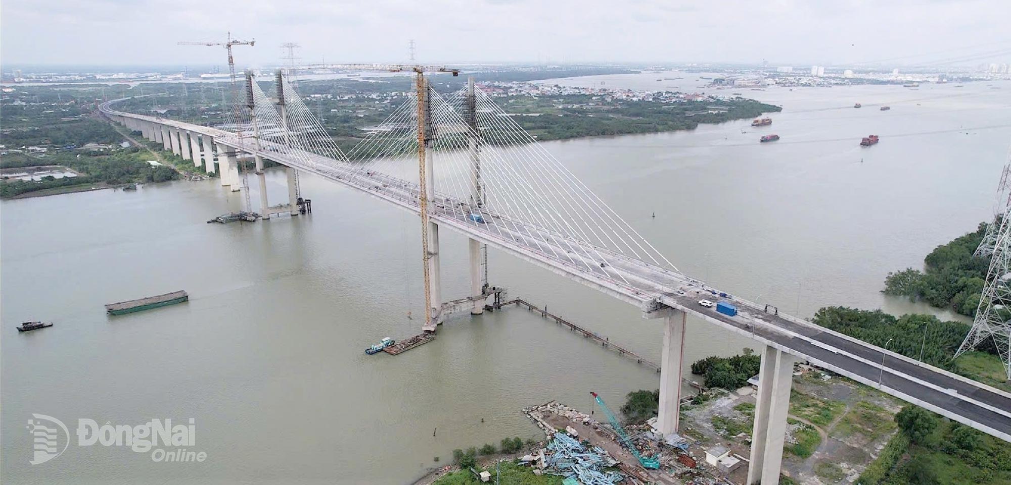 Cầu Phước Khánh trên tuyến cao tốc Bến Lức - Long Thành đặt mục tiêu hoàn thành xây dựng trong tháng 9-2026. Ảnh: Phạm Tùng