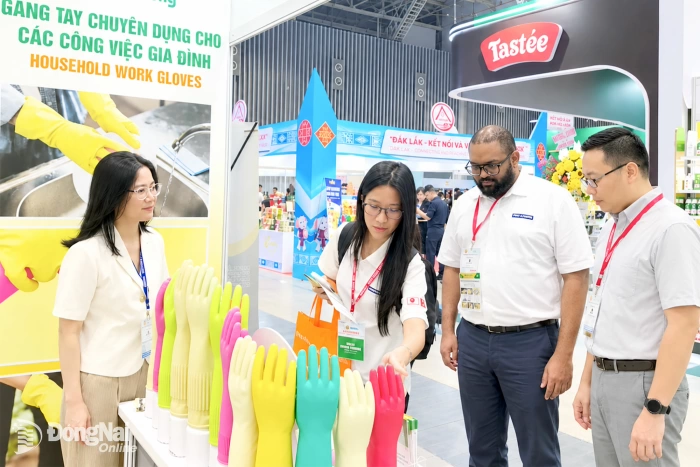 Kết nối hàng Việt với chuỗi cung ứng quốc tế