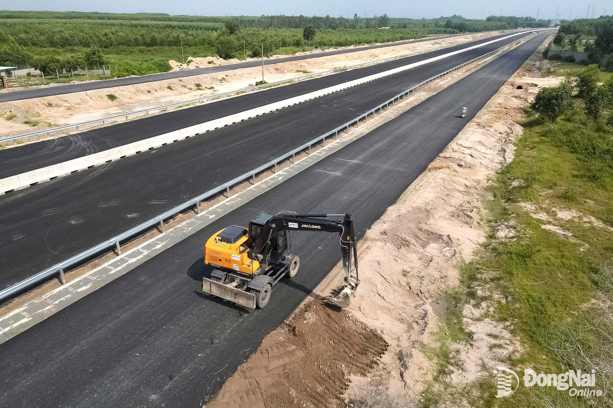 Thi công Dự án Thành phần 3, đường vành đai 3 - Thành phố Hồ Chí Minh đoạn qua địa bàn thành phố Đồng Nai.

