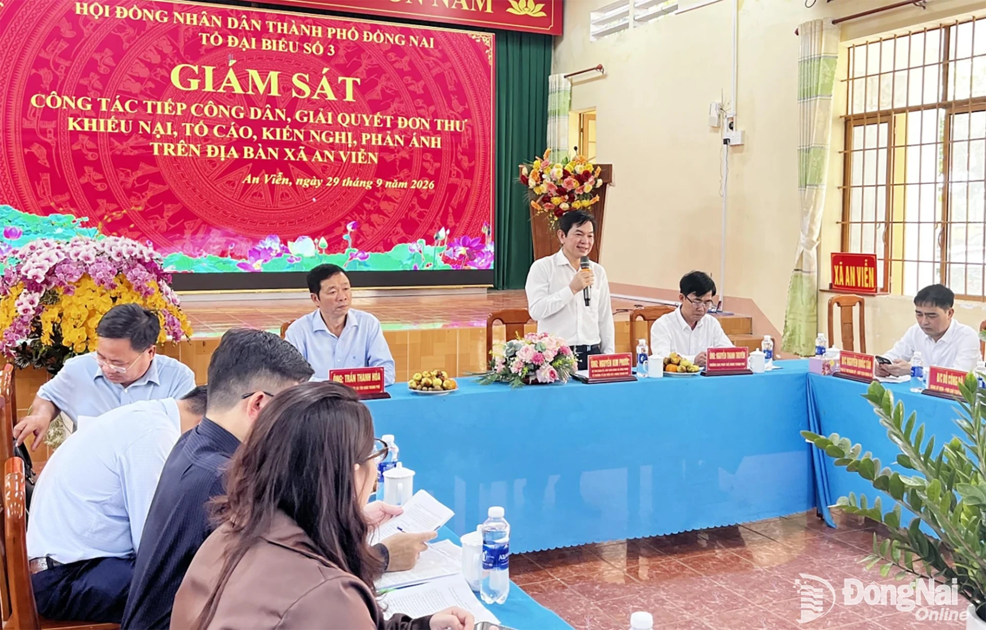 Bí thư Đảng ủy, Chủ tịch HĐND xã Bình Minh Nguyễn Kim Phước, Trưởng đoàn giám sát phát biểu tại buổi làm việc. Ảnh: Kim Liễu
