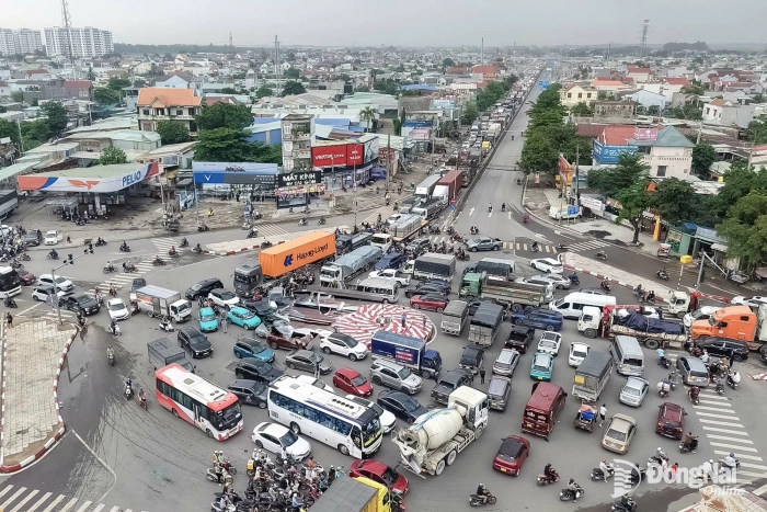 Áp dụng phương án tổ chức giao thông mới tại nút giao Cổng 11