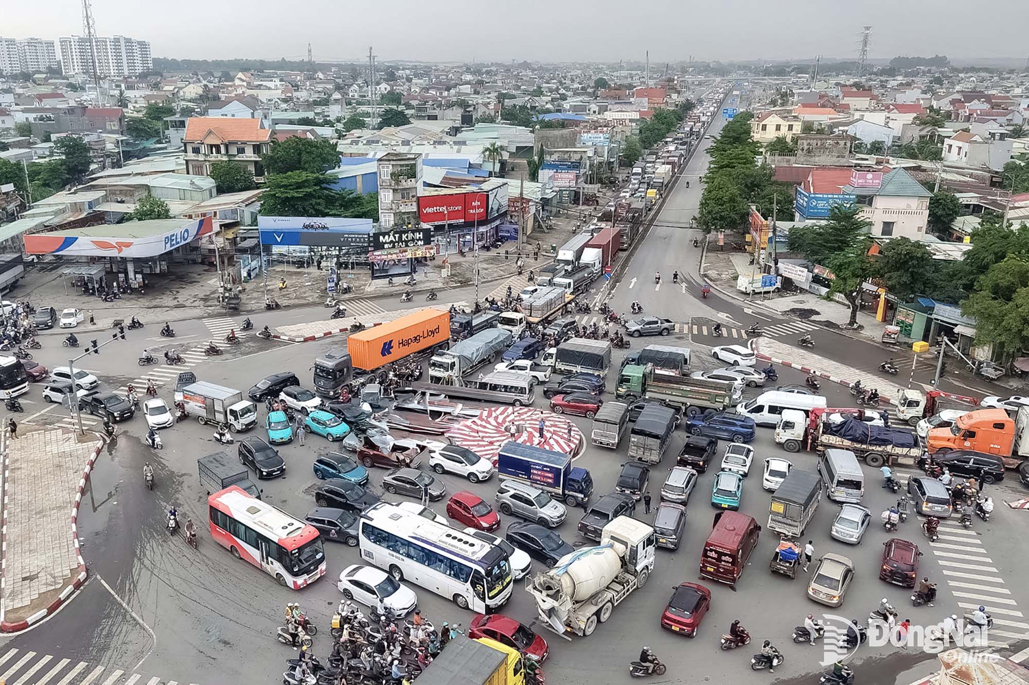 Đảo giao thông được lắp đặt trở lại tại khu vực giữa nút giao Cổng 11 để phục vụ phương án tổ chức giao thông mới tại khu vực này. Ảnh tư liệu
