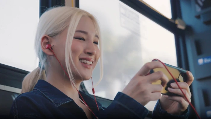 Jack chữ L trên tai nghe gaming: Chi tiết nhỏ giúp dây bền hơn khi cầm máy ngang