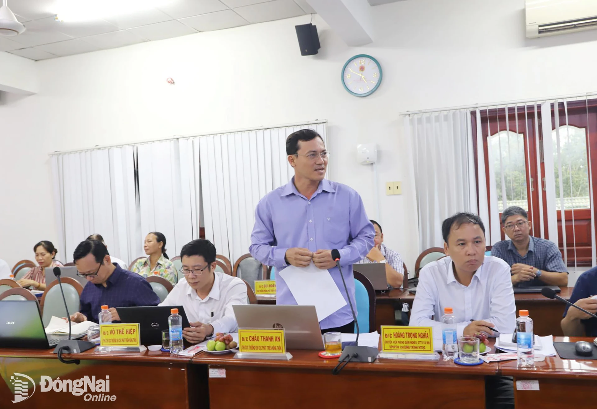 Ông Châu Thanh An, Chi cục trưởng Chi cục Phát triển nông thôn (Sở Nông nghiệp và Môi trường) báo cáo kết quả xây dựng nông thôn mới của thành phố Đồng Nai thời gian qua. Ảnh: B.Nguyên