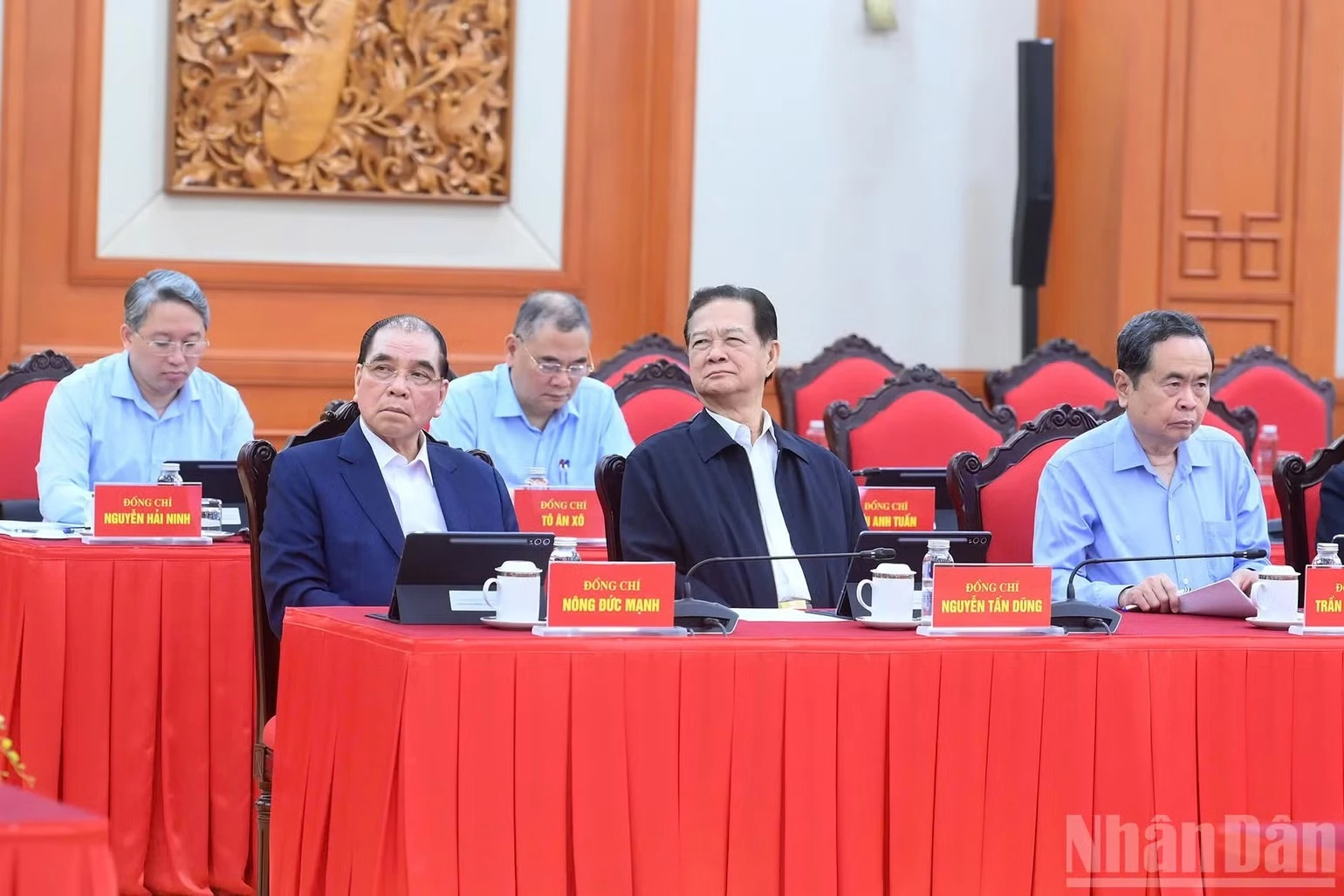 Các đồng chí lãnh đạo, nguyên lãnh đạo Đảng, Nhà nước tham dự phiên họp. Ảnh: ĐĂNG KHOA
