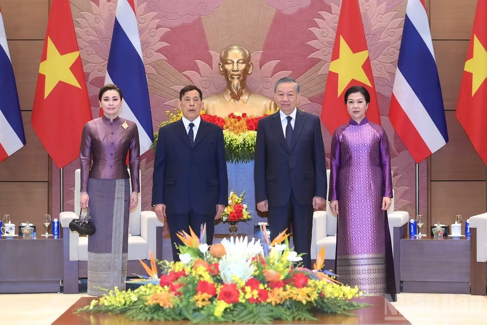 Tổng Bí thư, Chủ tịch nước Tô Lâm và Phu nhân với Nhà vua Vương quốc Thái Lan Maha Vajiralongkorn Phra Vajiraklaochaoyuhua và Hoàng hậu. (Ảnh: ĐĂNG KHOA)
