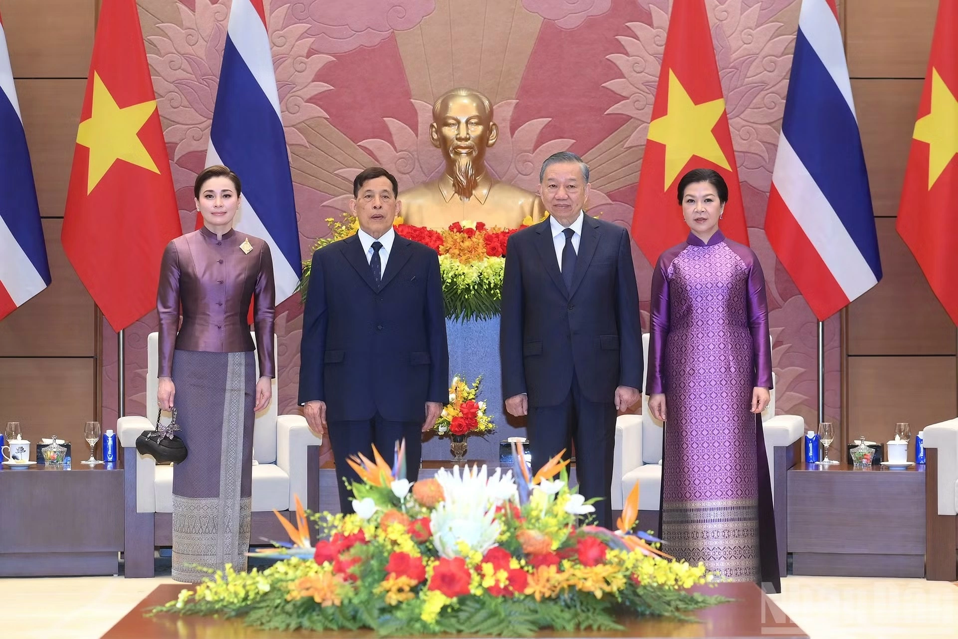 Tổng Bí thư, Chủ tịch nước Tô Lâm và Phu nhân với Nhà vua Vương quốc Thái Lan Maha Vajiralongkorn Phra Vajiraklaochaoyuhua và Hoàng hậu.
