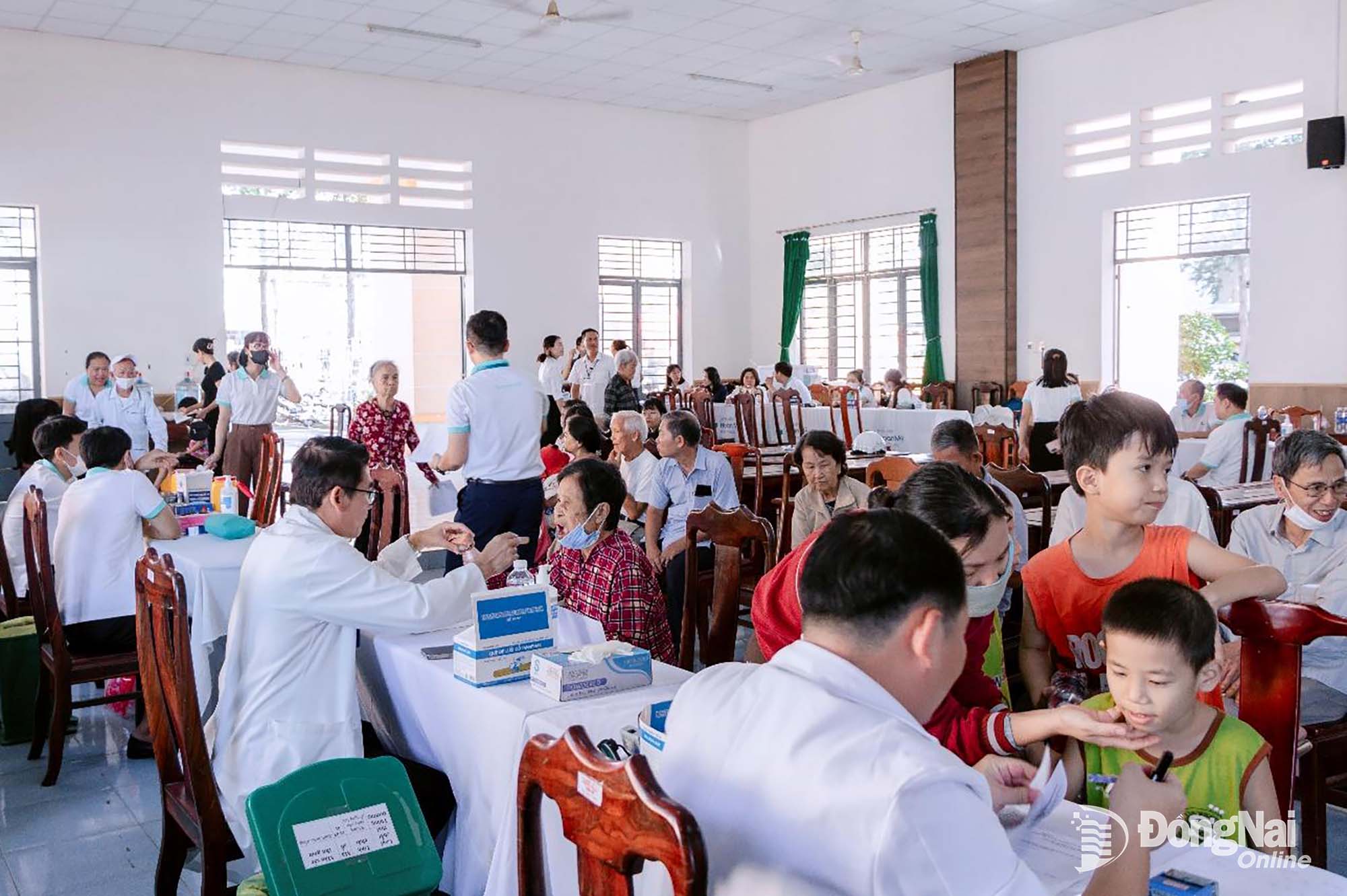 Toàn cảnh buổi khám.